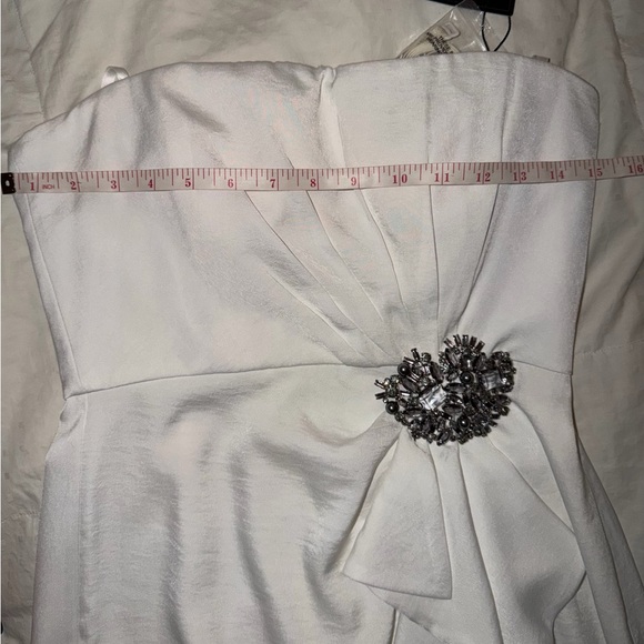 NWT BCBGMAXAZRIA STRAPLESS ISLA WHITE DRESS - Picture 8 of 10